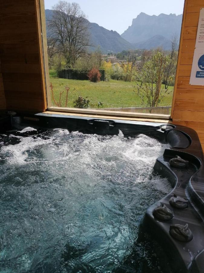 Chambre Avec Jacuzzi Privatif "Le Pecher" Saillans  Exterior foto