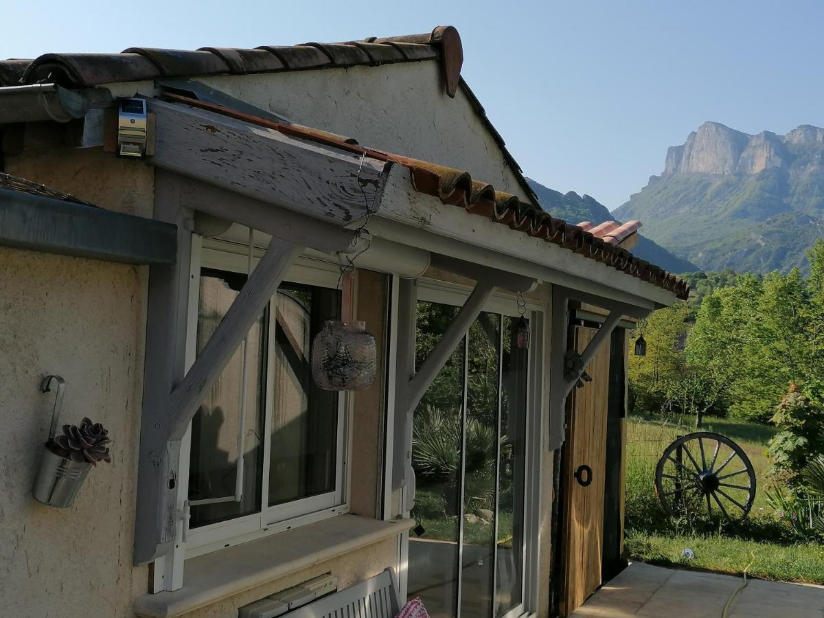 Chambre Avec Jacuzzi Privatif "Le Pecher" Saillans  Exterior foto