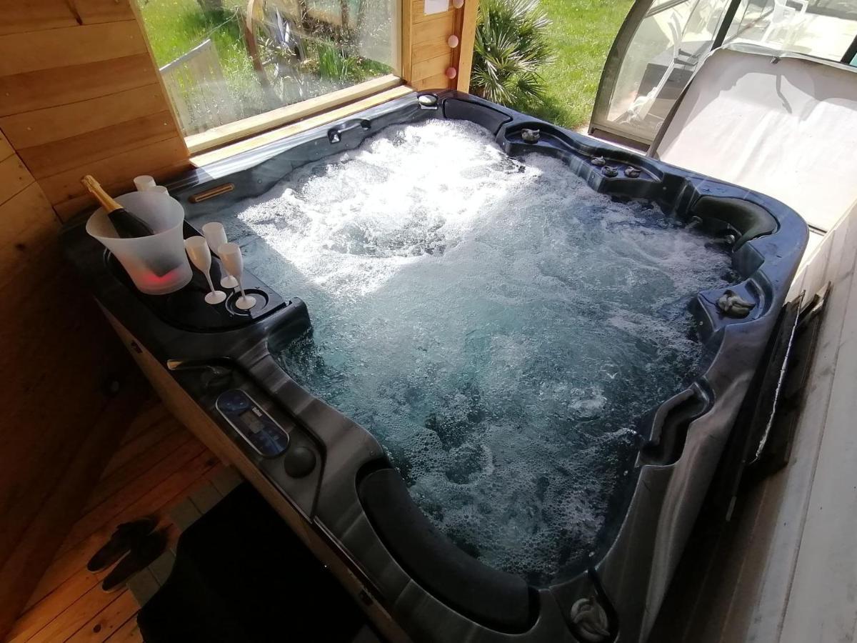 Chambre Avec Jacuzzi Privatif "Le Pecher" Saillans  Exterior foto